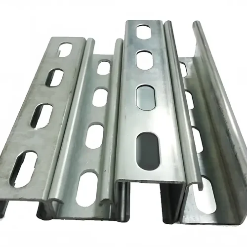 Perfil metálico ranurado para sistemas de soporte en estructuras eléctricas