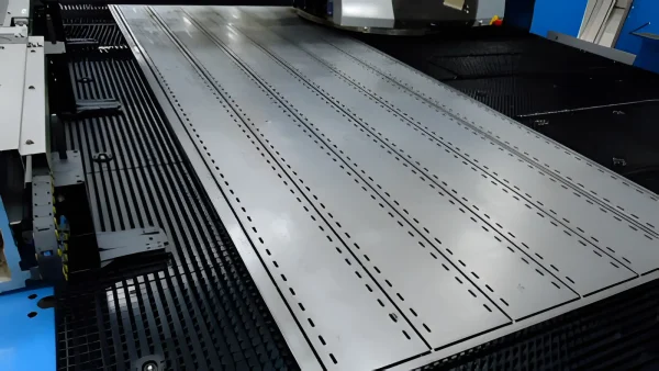 Servicio de punzonado de planchas metálicas con alta precisión